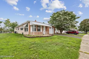 93 Hyannis St, Toms River Township, NJ 08757 - Photo 4