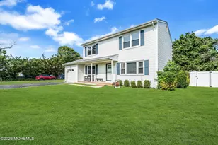 390 Mamie Dr, Brick, NJ 08723 - Photo 2