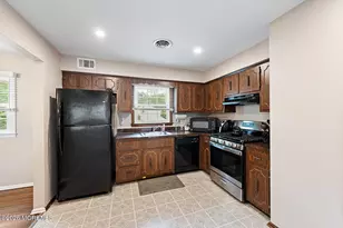 5 Sanders Dr, Middletown, NJ 07748 - Photo 4