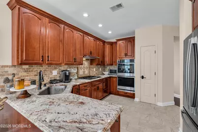 42 W Parsonage Way, Manalapan Township, NJ 07726 - Photo 18