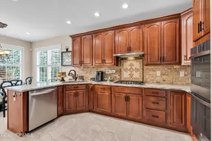 42 W Parsonage Way, Manalapan Township, NJ 07726 - Photo 20
