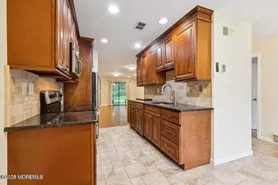 70 Overlook Way #E, Manalapan Township, NJ 07726 - Photo 6