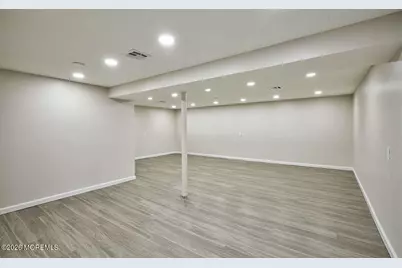 560 Garrett Hill Boulevard, Belford, NJ 07718 - Photo 18