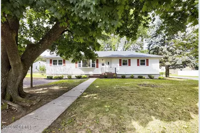 560 Garrett Hill Boulevard, Belford, NJ 07718 - Photo 2