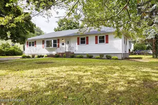 560 Garrett Hill Blvd, Belford, NJ 07718 - Photo 1