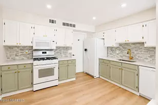 99 Oak Ln, Eatontown, NJ 07724 - Photo 6