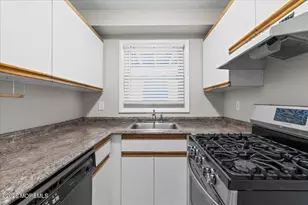 601 Mistletoe Ave, Point Pleasant, NJ 08742 - Photo 8
