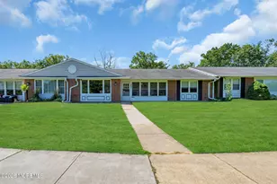 605B Lake Point Dr, Lakewood, NJ 08701 - Photo 4