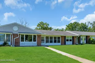 605B Lake Point Dr, Lakewood, NJ 08701 - Photo 2