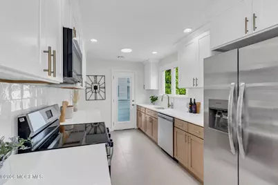 70 W George Street, Freehold, NJ 07728 - Photo 10