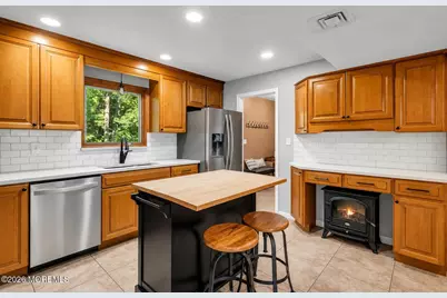 18 Wylie Terrace, Morganville, NJ 07751 - Photo 6