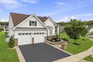 17 Legacy Ct, Freehold, NJ 07728 - Photo 2