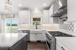 354 Hutchinson Dr, Freehold, NJ 07728 - Photo 14