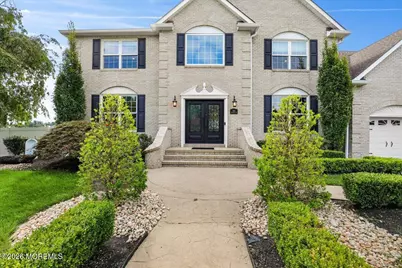354 Hutchinson Drive, Freehold, NJ 07728 - Photo 4
