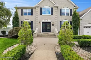 354 Hutchinson Dr, Freehold, NJ 07728 - Photo 4