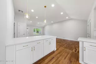 312 Edgemoor Rd, Belford, NJ 07718 - Photo 10