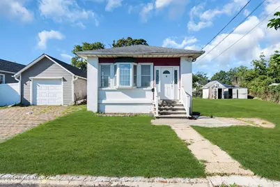 94 Neptune Place, Laurence Harbor, NJ 08879 - Photo 2
