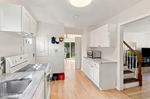 122 9th St, Belford, NJ 07718 - Photo 10