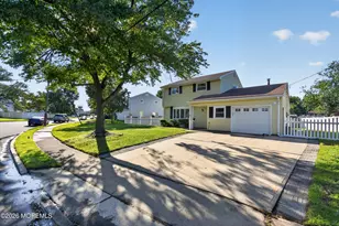 21 Monmouth St, Hazlet Township, NJ 07730 - Photo 2