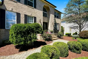 26 Goshawk Ct, Morganville, NJ 07751 - Photo 2