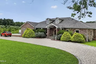 33 Parkside Way, Millstone Township, NJ 08535 - Photo 2