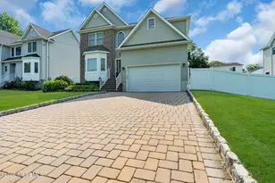 22 Wicker Pl, Morganville, NJ 07751 - Photo 4
