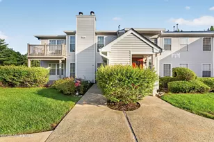 398 Hampton Pl, Morganville, NJ 07751 - Photo 2