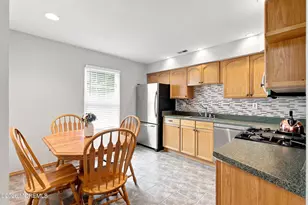 1301 Buckingham Cir, Middletown, NJ 07748 - Photo 6