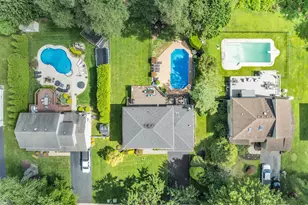 12 Dartmoor Dr, Manalapan Township, NJ 07726 - Photo 4
