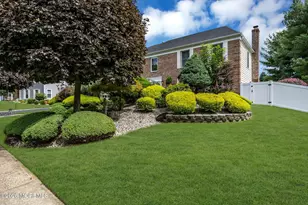 4 Plowshare Ct, Marlboro Township, NJ 07746 - Photo 4