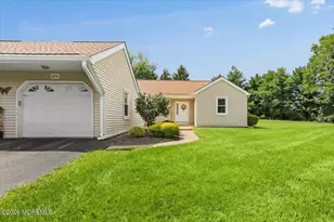 117 Lowens Strasse, Freehold, NJ 07728 - Photo 2