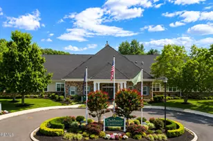 111 Fontaine Ct, Monroe Township, NJ 08831 - Photo 4