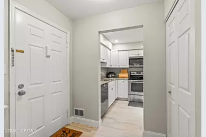 303 Wellington Pl, Aberdeen Township, NJ 07747 - Photo 4