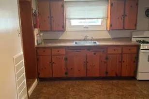 306 Myrtle St, Cliffwood, NJ 07721 - Photo 2
