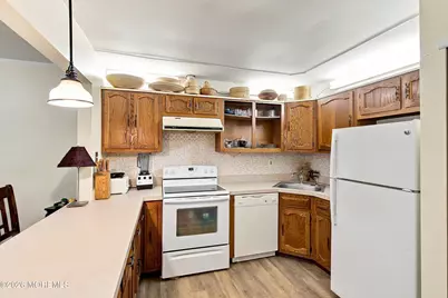 112 Manchester Court, Red Bank, NJ 07701 - Photo 10