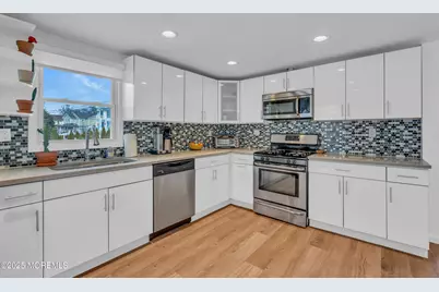 323 Roosevelt Avenue, Oakhurst, NJ 07755 - Photo 8