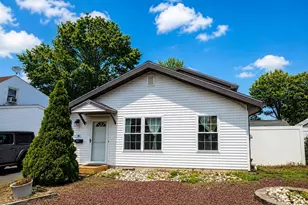 40 Compton Ave, Hazlet Township, NJ 07734 - Photo 1