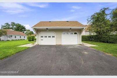 61 Piazza Vittoria #C, Freehold, NJ 07728 - Photo 4