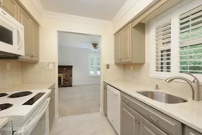 101 Wellington Place #101, Matawan, NJ 07747 - Photo 10