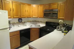 64 Arrowwood Ct, Red Bank, NJ 07701 - Photo 4