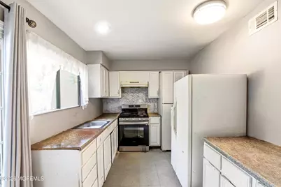 111 Williamsburg Lane, Lakewood, NJ 08701 - Photo 8