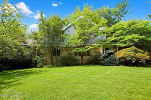 11 Castle Dr, Middletown, NJ 07748 - Photo 4