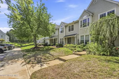 318 Balsam Court, Howell Township, NJ 07731 - Photo 4