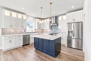 61 Mitchell Ct, Manalapan Township, NJ 07726 - Photo 6