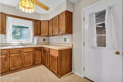 21 Burlington Court, Toms River Township, NJ 08757 - Photo 12