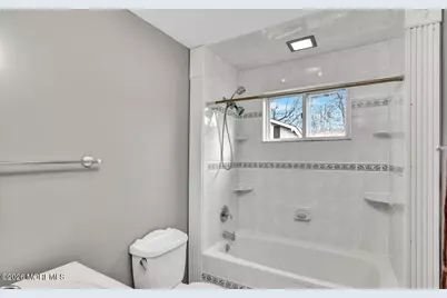 64 Waackaack Avenue, Keansburg, NJ 07734 - Photo 8