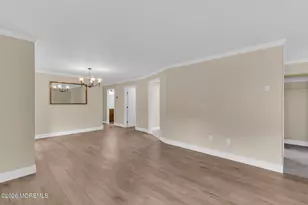 39 Meadow Green Cir, Manalapan Township, NJ 07726 - Photo 8