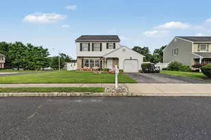 30 Albatross Dr, Howell Township, NJ 07731 - Photo 2