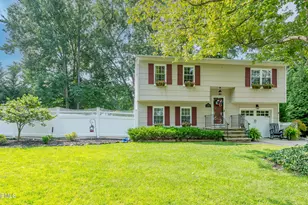 20 Eisenhower Ct, Matawan, NJ 07747 - Photo 2