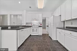 7 Allister Ln, Columbus, NJ 08022 - Photo 4